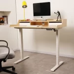 Escritorio Eléctrico Harmony Peak 120 cm | 2 Cajones y Repisa Fija | Arce/Blanco - Imagen 4
